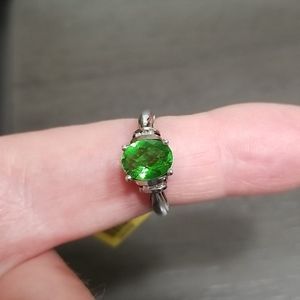 Green shimmer quartz ring Size 7 NWT